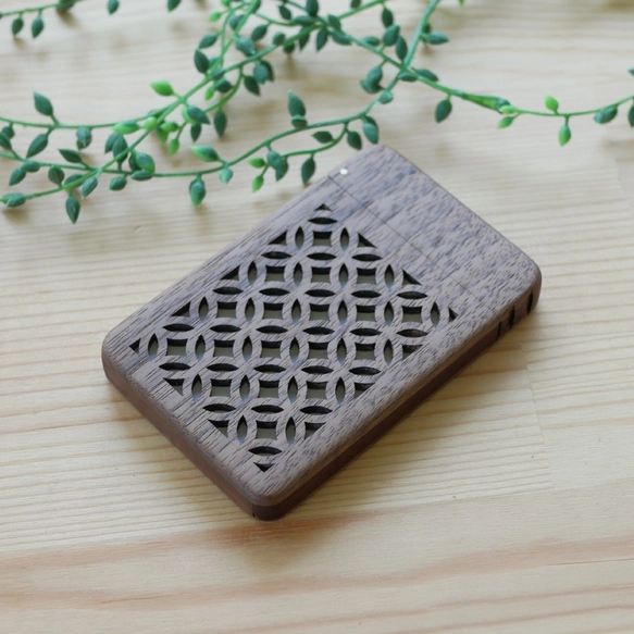 木製名刺入れ　和柄模様（七宝）ウォールナット